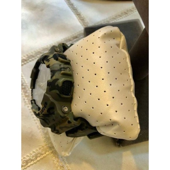 New Military Style  Watch by Skmei - Picture 4 of 5